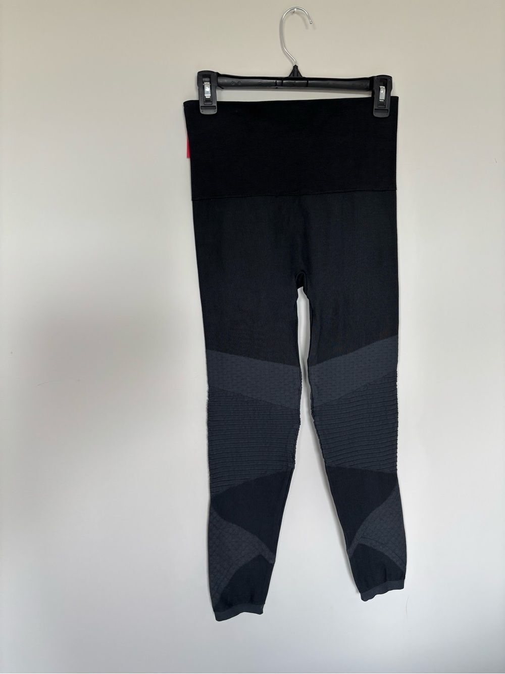 SPANX NWT Black Seamless Moto Workout Leggings Pants Size L - Picture 2 of 4
